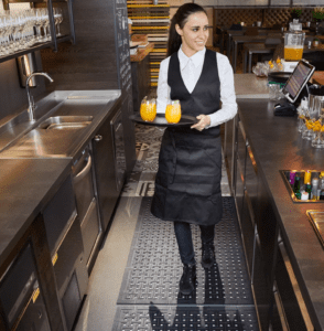 FloorStudio kummimatt baarileti taga teenindusalas