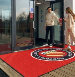 Sissekäigu ees olev logovaip FloorStudio