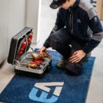 Tumesinine logovaip FloorStudio