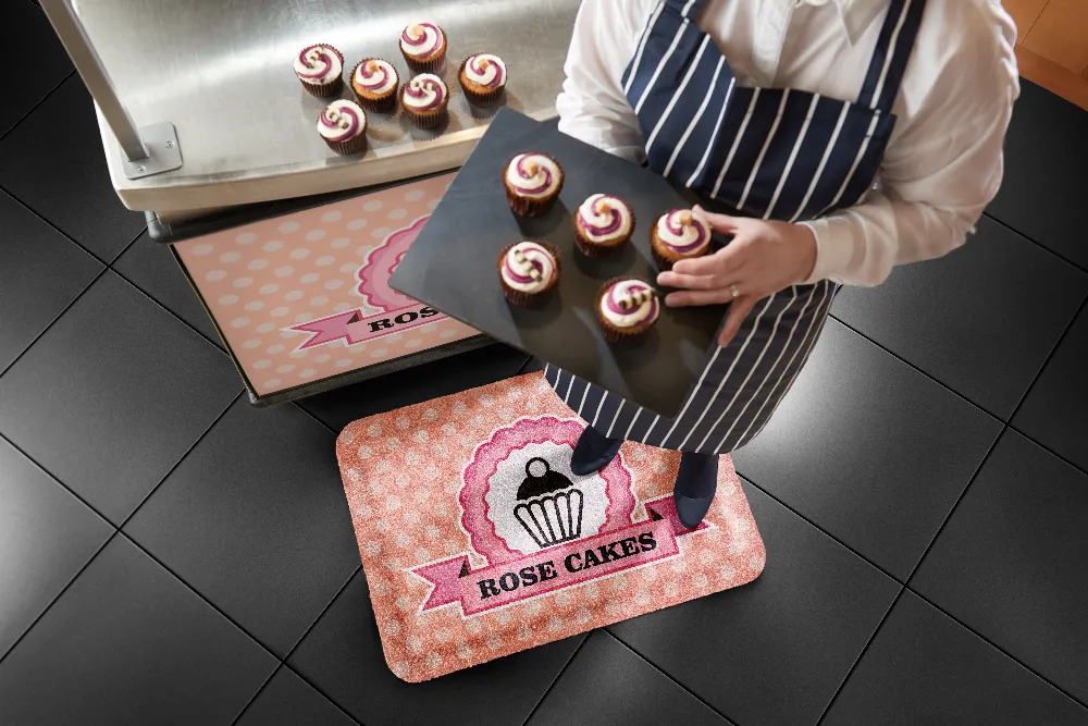 Ergonoomiline logomatt ja pehmendusmatt pagaritöökojas