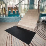 Floorstudio must kummimatt ujula trepi ees libisemise vältimiseks märjal põrandal