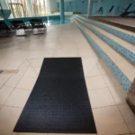 Must Floorstudio kummimatt ujula trepi ees turvalisuse tagamiseks ja libisemise vältimiseks