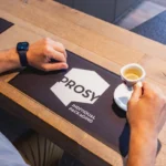 Logoga matt kohviku letil