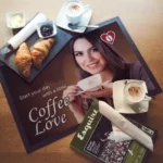 Fotorealistliku trükiga logomatt kohvikus