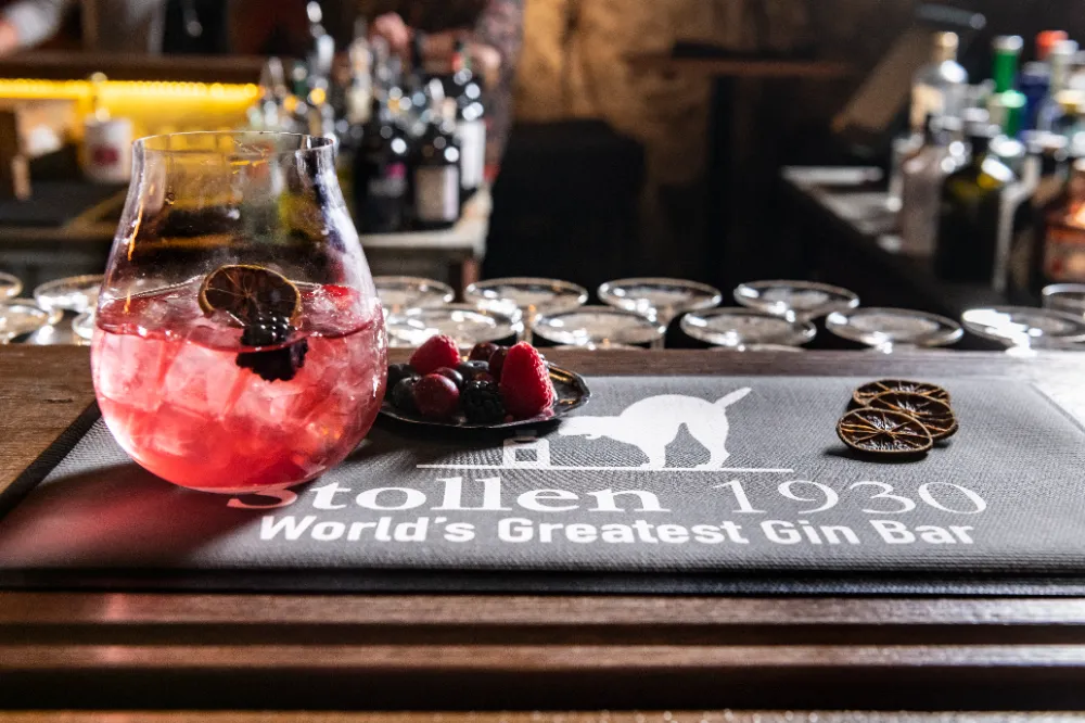 Bränditud baarimatt ja reklaammatt teenindusletil