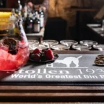 Logomatt džinnibaari letil koos kokteiliga