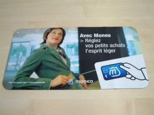 Fotorealistliku trükiga reklaammatt makseteenuse reklaamiga