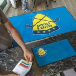 Sinine logomatt põrandale ja reklaammatt teenindusletile