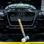 Ergonoomilised matid 38 Must Audi esinduse põrandal, mille ees on kollaste ohutusservadega ergonoomiline ohutusmatt