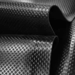 Ergonoomilised matid 62 Lähivaade FloorStudio ergonoomilise mati mustast peeneteralisest libisemisvastasest pinnast