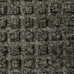 Musta väliporimati lähivaade, mis näitab reljeefset vahvlimustrit ja kulumiskindlat silmuskoes pinda